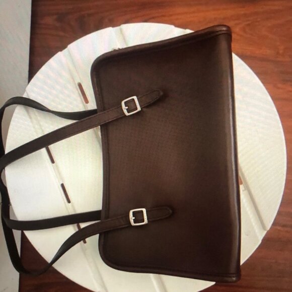 Vintage Chic Coach Swing Zip - Classic Shoulder Carry
